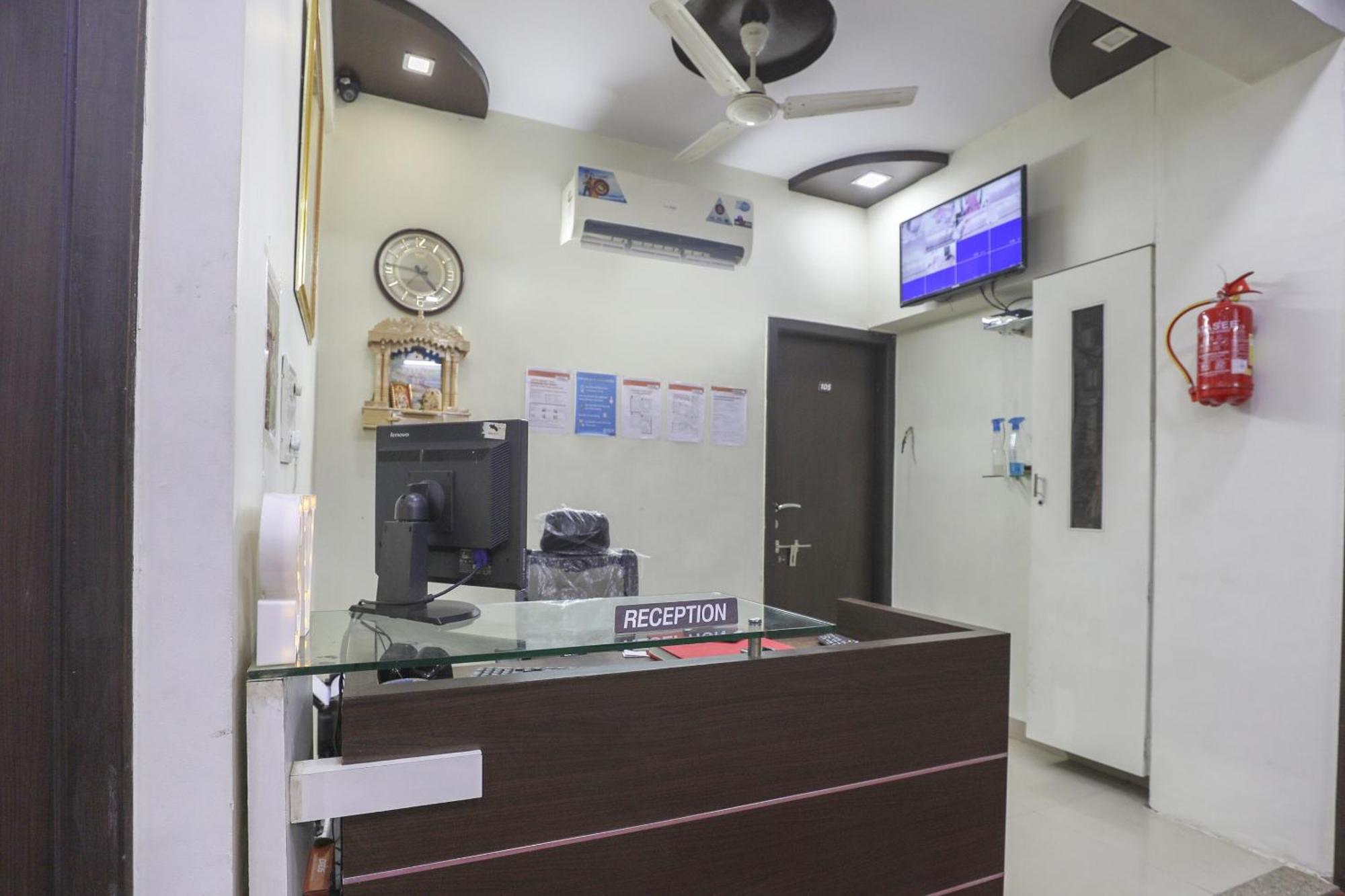 Collection O Shyam Vatika Banquet And Rooms Surat Eksteriør bilde