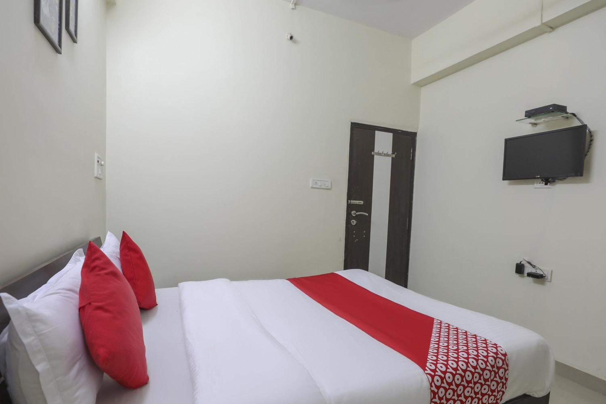 Collection O Shyam Vatika Banquet And Rooms Surat Eksteriør bilde