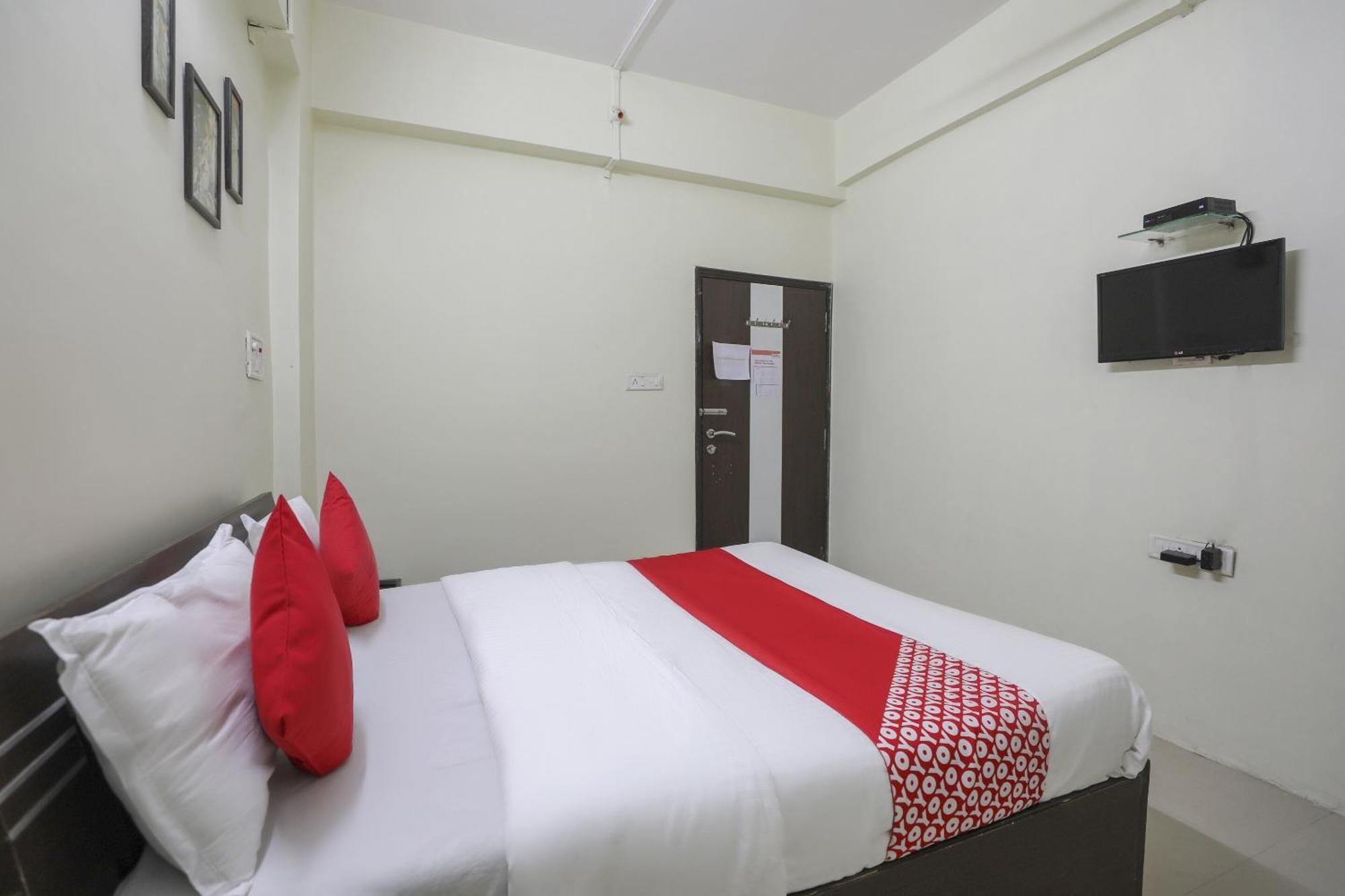 Collection O Shyam Vatika Banquet And Rooms Surat Eksteriør bilde