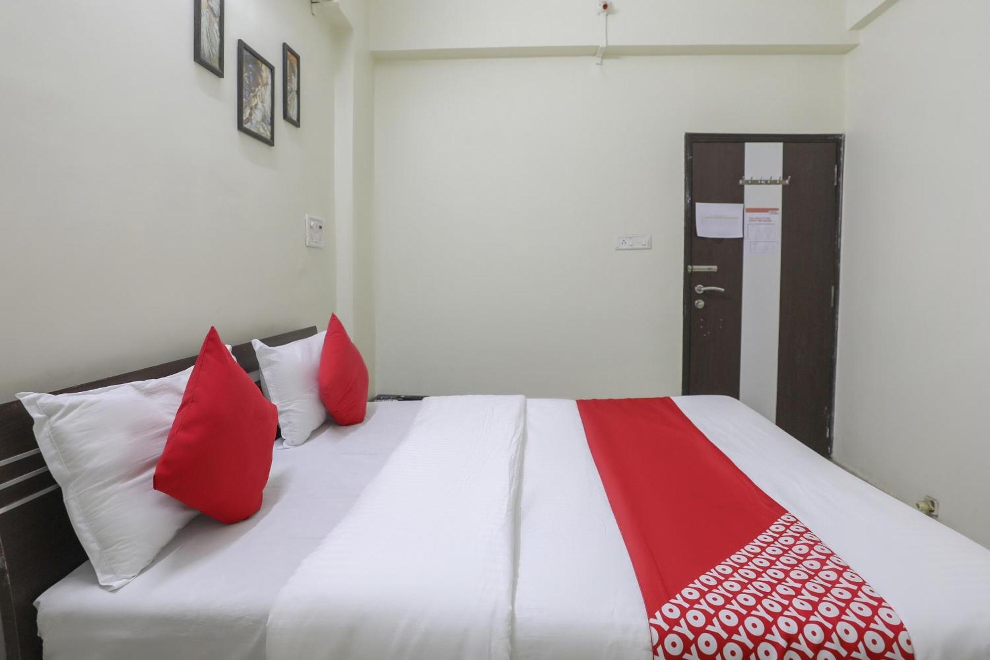 Collection O Shyam Vatika Banquet And Rooms Surat Eksteriør bilde